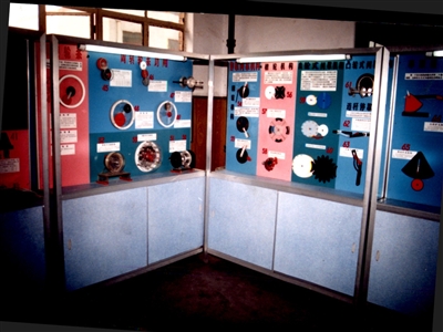 全國首批重點職業(yè)學(xué)校評審的電工電子實驗設(shè)備（1999年）