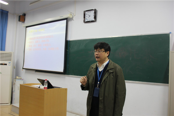 校黨委書記帶來《信仰點(diǎn)亮人生》講座.jpg