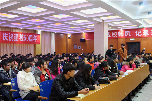 會場座無虛席.JPG