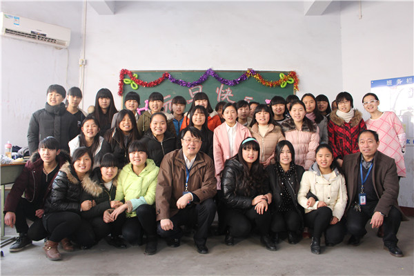 師生與校領(lǐng)導(dǎo)合影留念.JPG