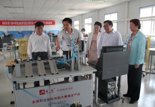 參觀電工電子-光機電一體化實訓場