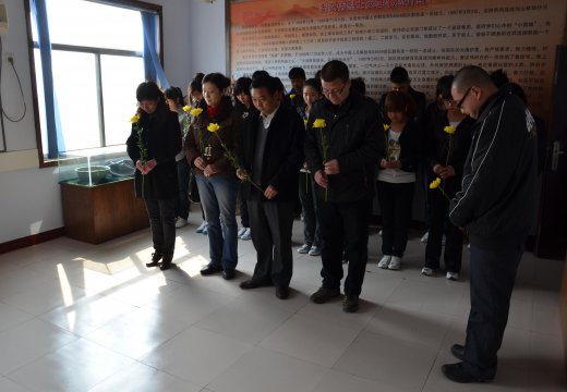 師生代表集體默哀