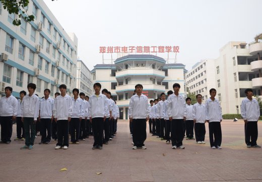 列隊整齊的學(xué)生方陣