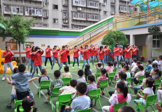 活力搏擊操社團成員們帶來的搏擊操表演