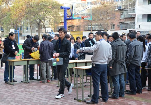 參賽選手依次入場