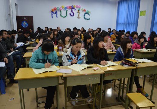 全體師生積極參與匯報(bào)課上座無(wú)虛席