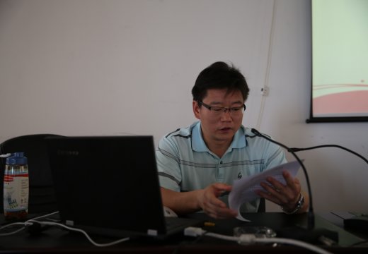 校黨總支書記付強(qiáng)為黨員教師授課