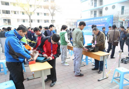 參賽選手檢錄入場(chǎng)