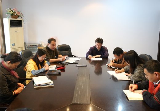 第一黨支部學(xué)習(xí)討論現(xiàn)場