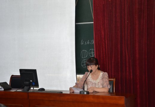 指導(dǎo)教師代表趙倩老師講話