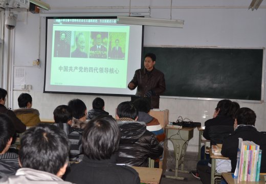 “學(xué)習(xí)十八大精神，彰顯青春正能量”主題班會