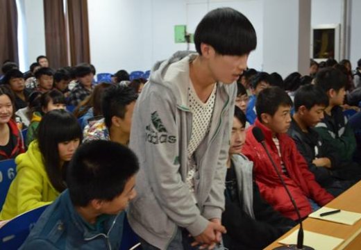 學生踴躍參加互動