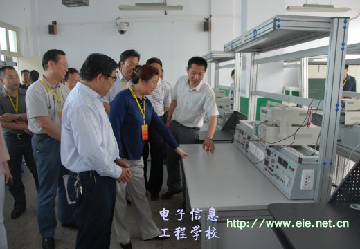參觀電子設(shè)備