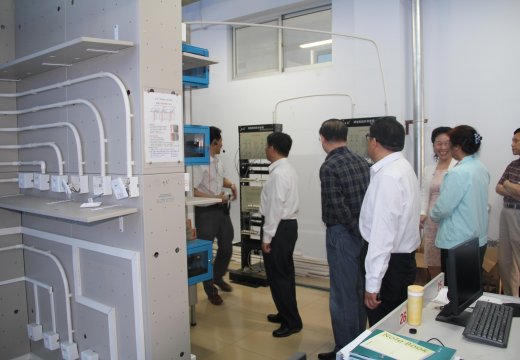 參觀計算機-綜合布線實訓室