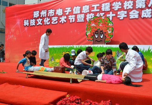 學(xué)生急救情景劇《游園》