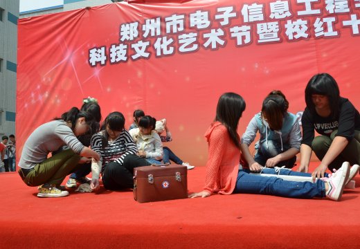 學(xué)生急救情景劇《樓梯拐角》