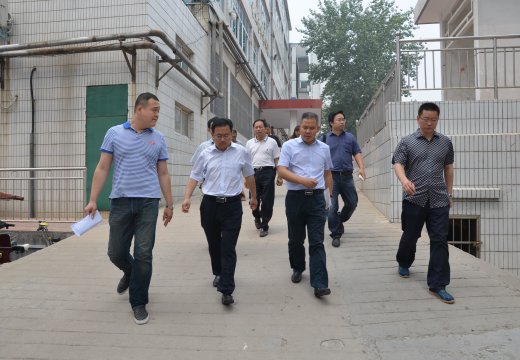 省教育廳職成教處主任黃才華、市教育局副局長(zhǎng)葛飛等一行蒞臨學(xué)校視察國(guó)賽備賽情況