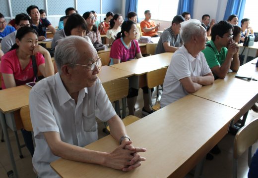 離退休老黨員參加宣誓儀式