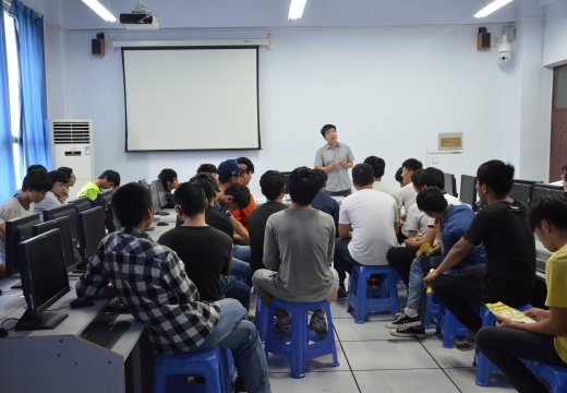 中興通訊的招聘人員與意向?qū)W生交流溝通