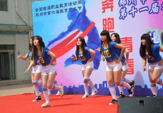 社團展示——舞蹈社團表演《青春舞曲》