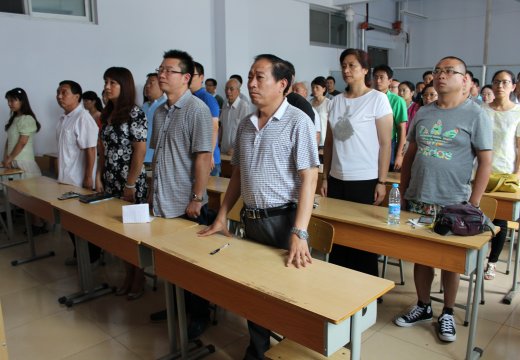 在雄壯的國際歌、國歌聲中重溫入黨誓詞