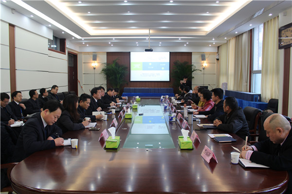 評估組一行與校領(lǐng)導(dǎo)、中層干部進行座談.JPG