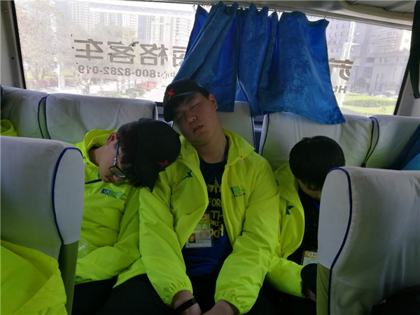 8 上了車已經(jīng)是精疲力盡 (2).jpg