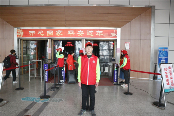 2來(lái)到鄭州東站.jpg