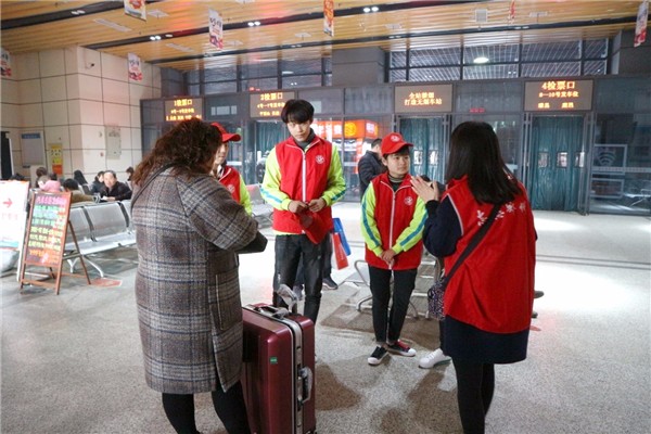 4 為乘客提供咨詢.jpg