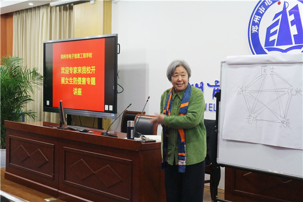 2周慧玲老師舉出生動事例.jpg