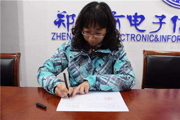各系部負(fù)責(zé)人簽署責(zé)任書(shū)·特寫(xiě).JPG