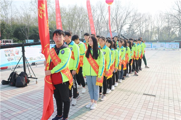 5志愿者等待活動(dòng)開(kāi)始.jpg