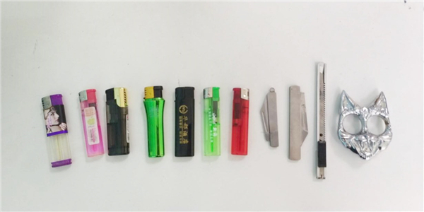 5學(xué)校嚴(yán)禁出現(xiàn)的違禁物品.jpg