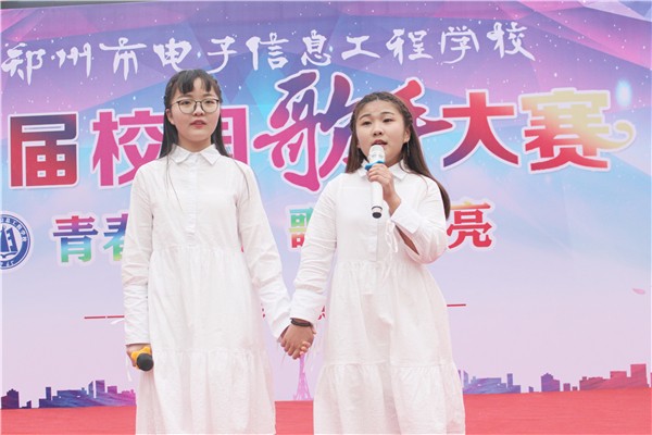 7 白衣飄飄 校園姐妹.jpg