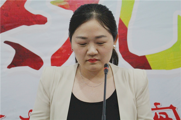 5教師代表發(fā)言.jpg