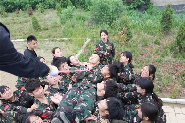 完美摔下，這是一個(gè)可以信任的團(tuán)隊(duì).jpg