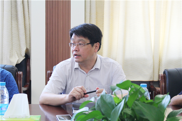 2張凱書記主持會(huì)議.jpg