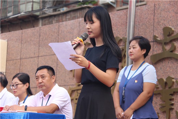 3學(xué)生代表張桓榮發(fā)言.JPG