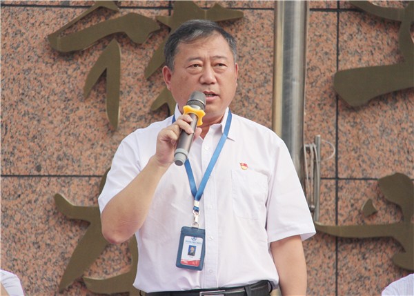 12李京輝校長(zhǎng)用三個(gè)故事開(kāi)啟“開(kāi)學(xué)第一課”.jpg
