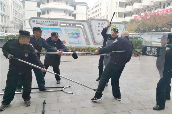 安保人員進行模擬演習.jpg