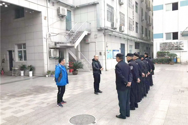 培訓(xùn)結(jié)束后綜治辦主任苗畬進行總結(jié).jpg