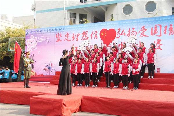 2嘹亮紅歌演繹赤子情懷.jpg