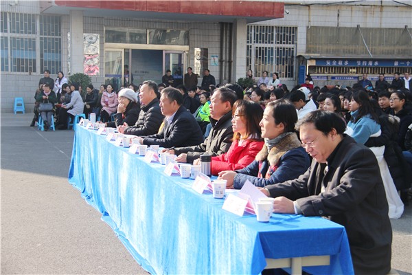 3 校領導和部分老師擔任評委.jpg