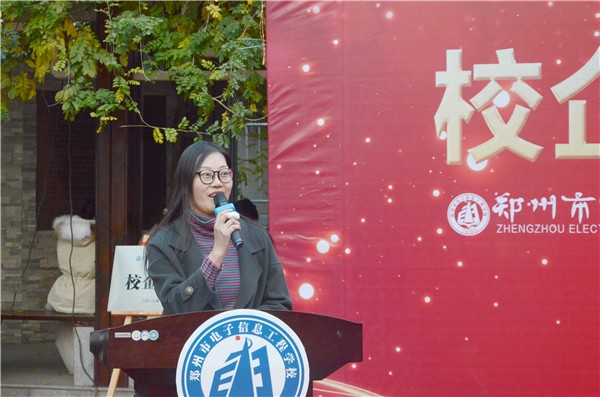 1李瀅副校長主持簽約儀式.JPG