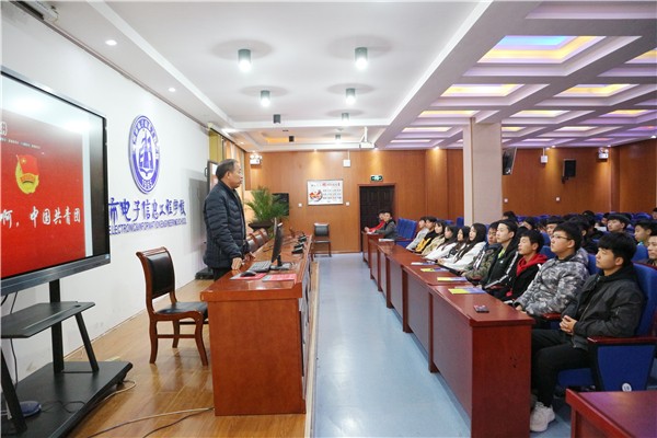 高校長準(zhǔn)備開講.JPG