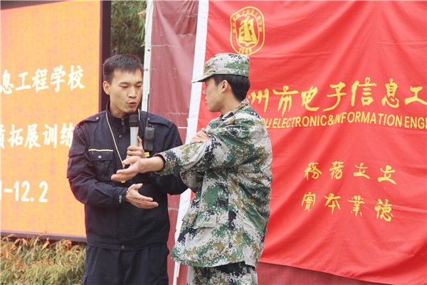2 教練與學(xué)生互動(dòng).JPG