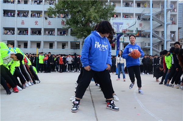 19 15人胯下運球.jpg