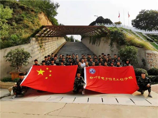 我和國旗合個影.jpg