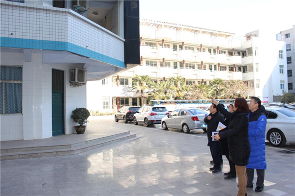 4查看建筑物是否存在安全隱患.jpg