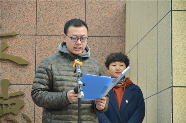 2青年教師苗雨陽發(fā)言.JPG